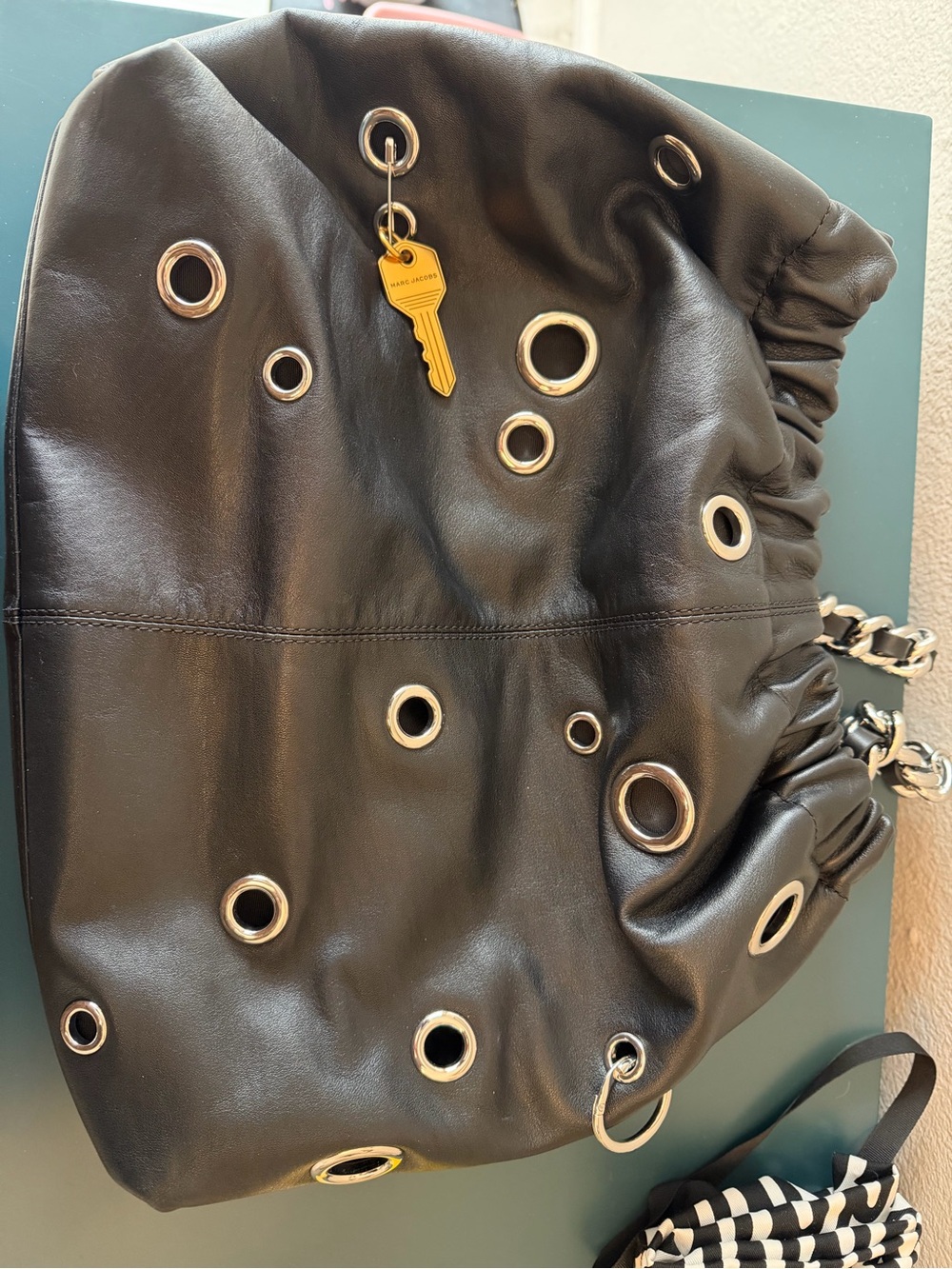 Marc Jacobs Grommet Charm Cristina Leather Tote Black - Picture 3 of 16